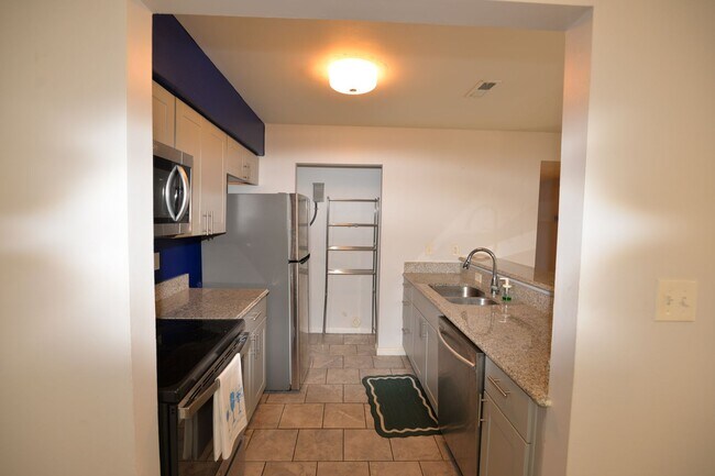 Foto del edificio - First Floor Condo in Norfolk