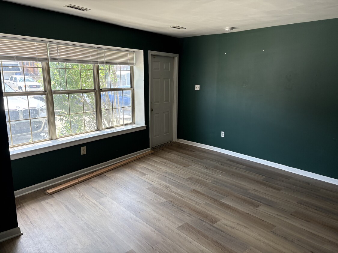 Bright living room/entrance - 203 Rock St