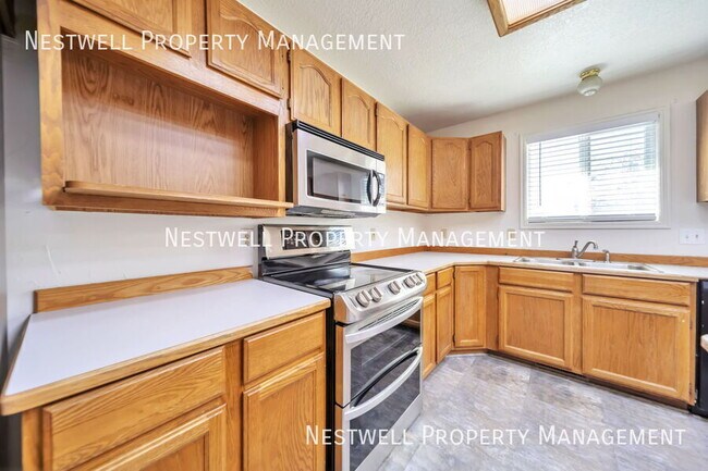 Building Photo - 716 S 1500 E St