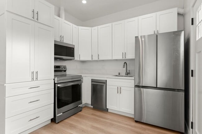 Interior Photo - 925 Isabel St