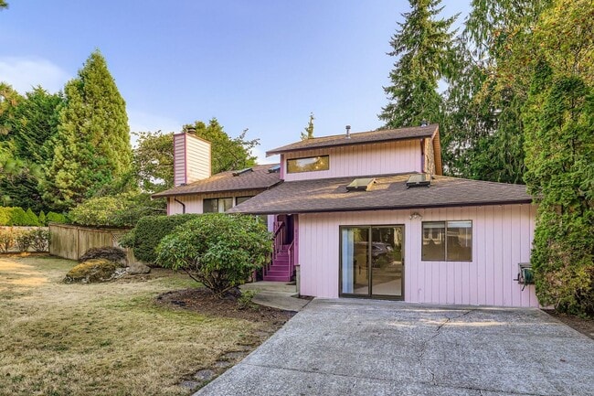 Building Photo - Fully-Remodeled 3 Bed 2.5 Bath Kirkland Home!