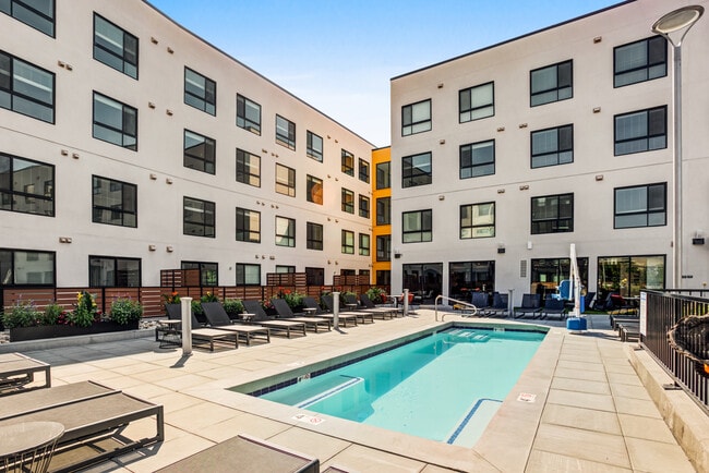 Heated Pool - Jules on 3rd