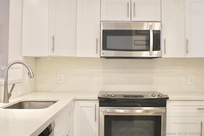Building Photo - 3800 S Ocean Dr
