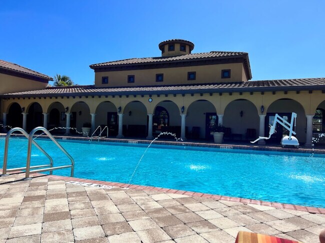 CLUBHOUSE POOL (not residence) - 725 Ventura Dr