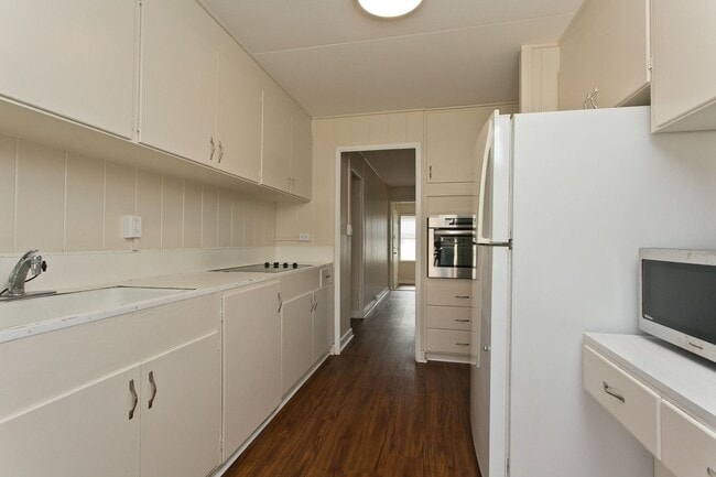 Building Photo - 4 BD 2 BA w/ Large Driveway & Yard