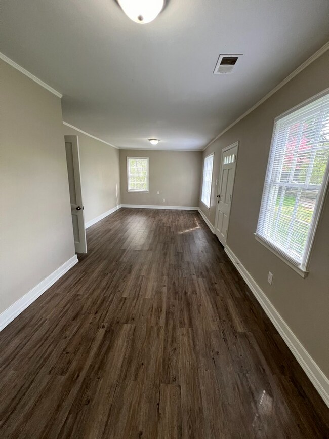 Building Photo - Move in Special! 1/2 off First Month's Ren...