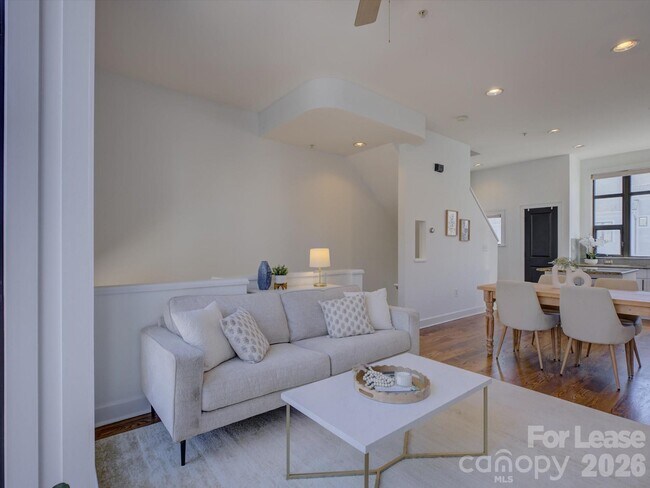 Foto del edificio - 636 Garden District Dr