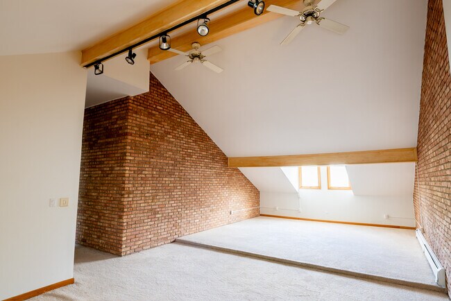 Building Photo - 2230 W 14 Mile Rd