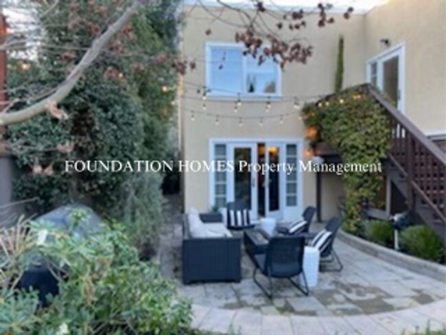 Foto del edificio - 4bd/3ba Home in great location of M.V. 235...