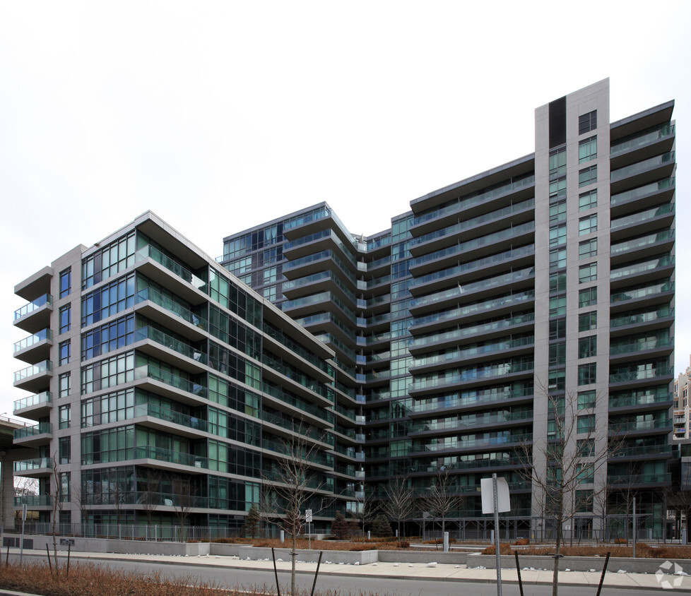 Building Photo - Neptune North