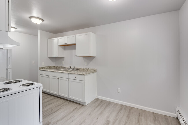 2 BR, 1 BA, 600 SF - Fred Apartments