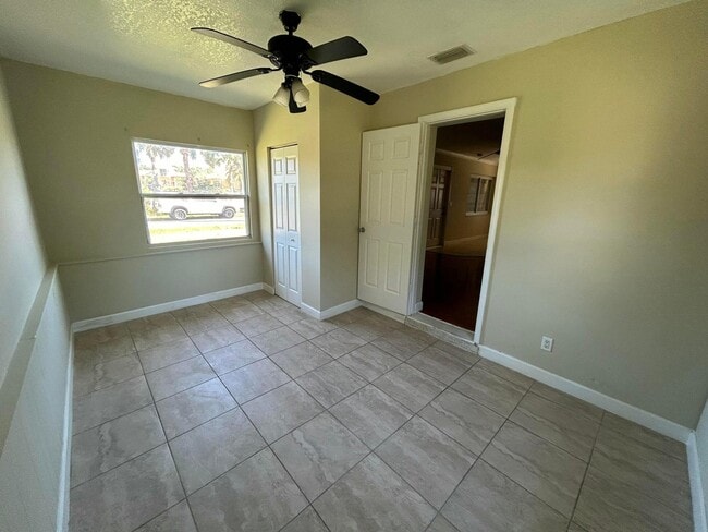 Foto del edificio - 166 S Entrada Ave