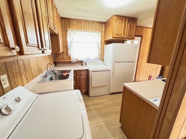 Building Photo - 806 S 11th St