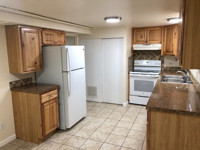 Foto del edificio - 1015 Roosevelt Ave