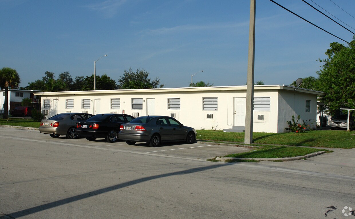 Building Photo - 1995 NE 167th St