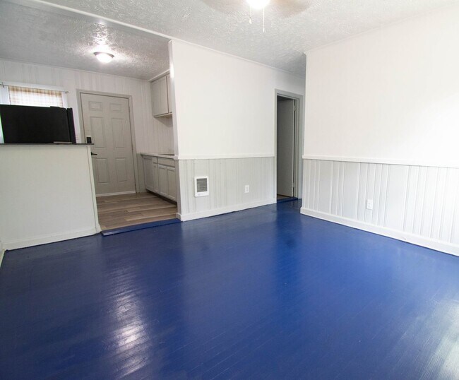 Foto del edificio - 2 Bedroom 1 Bathroom Updated Apartment