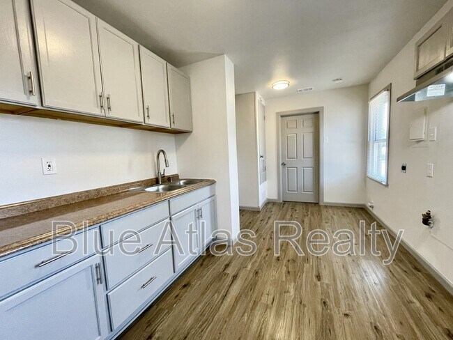 Building Photo - 2037 Beaumont St