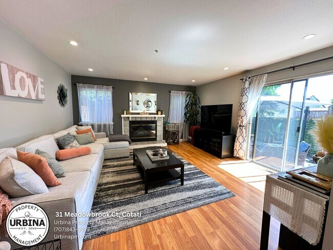Foto del edificio - Bright and Spacious 3 Bedroom Townhome in ...