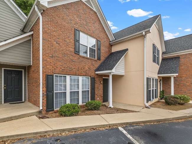Building Photo - Newly Renovated 2BR, 2.5 BA in Greer SC