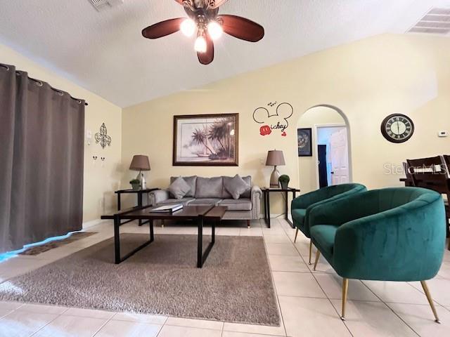 Foto del edificio - 8060 Roaring Creek Ct