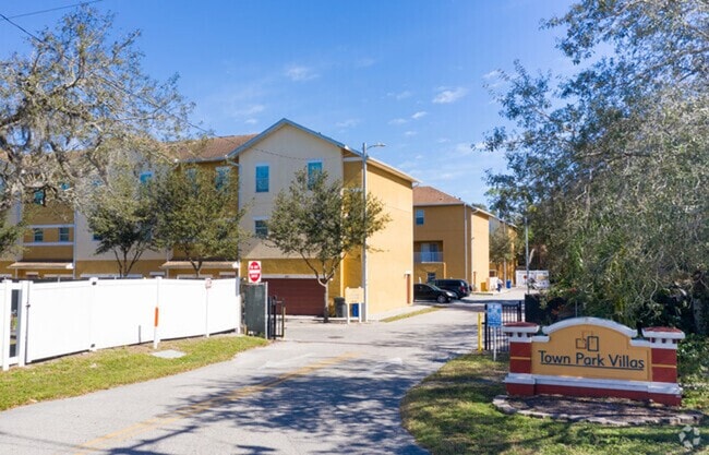 Building Photo - Town Park Villas