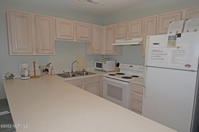 Foto del edificio - 27 Ocean Isle W Blvd