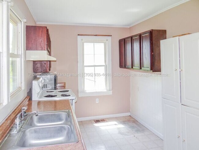 Building Photo - Pet Friendly House in Rossville with Fence...