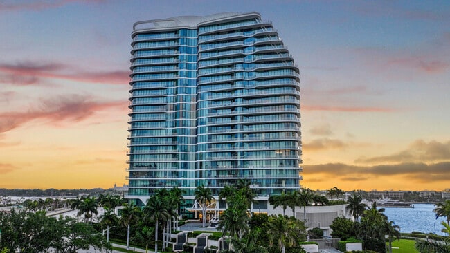 Building Photo - 1100 S Flagler Dr