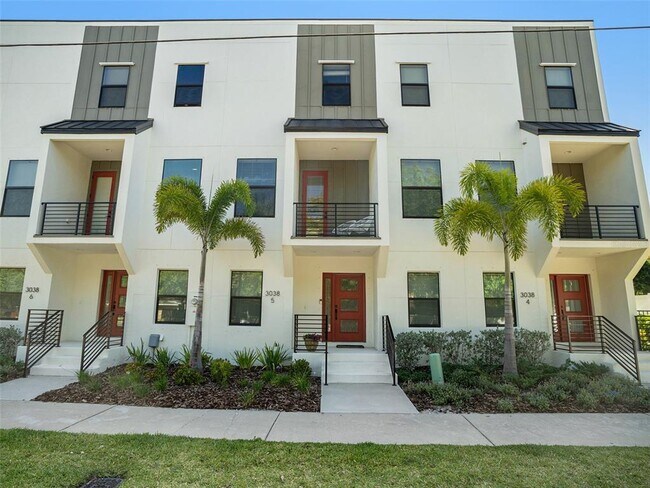 Building Photo - 3038 W Napoleon Ave