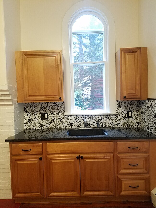 Brand new backsplash in kitchen! - 22 Perrin St