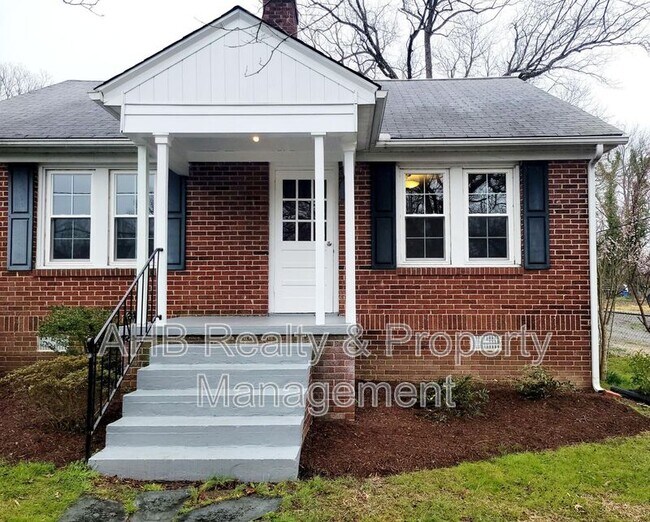 Building Photo - 122 Markham St