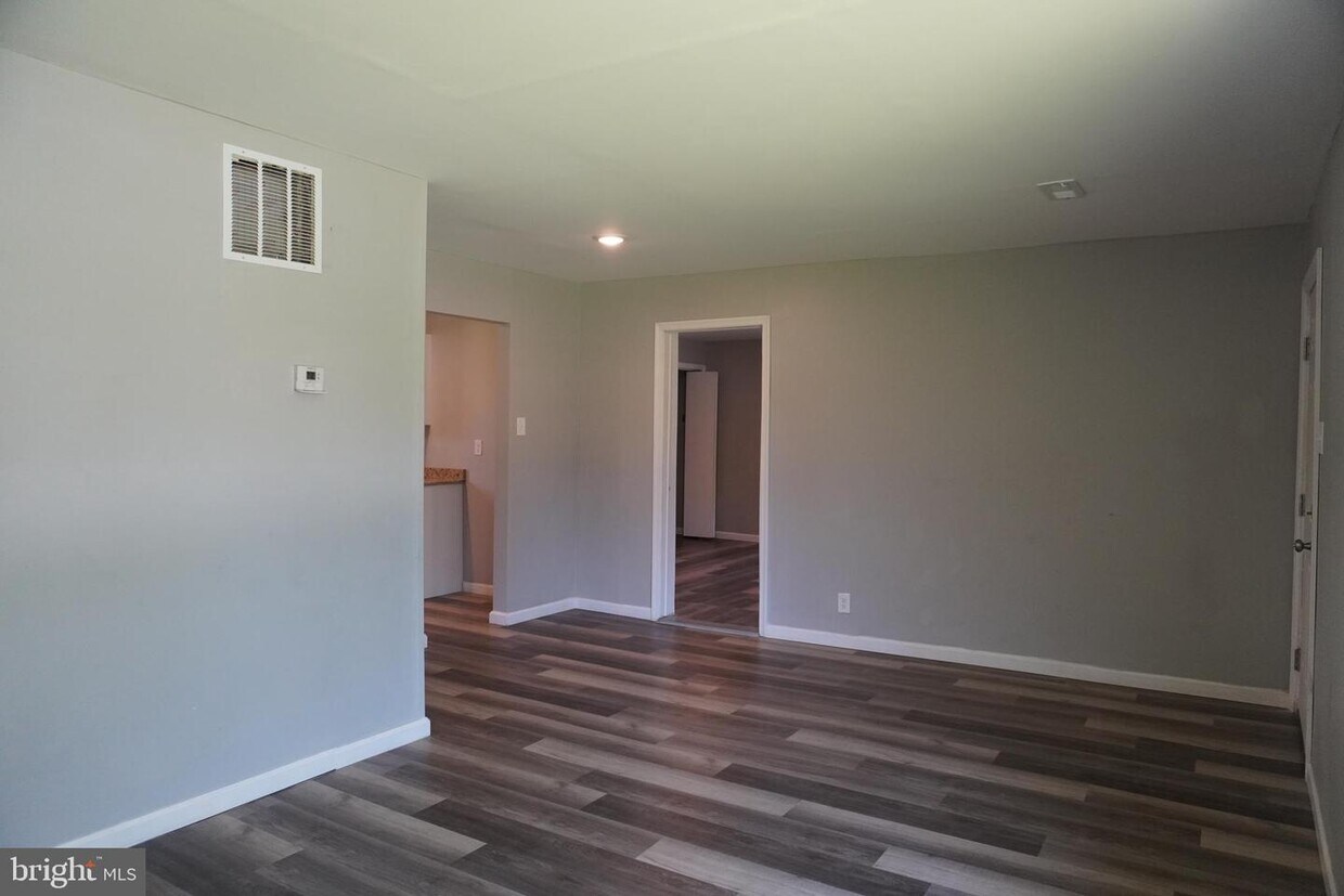 Primary Photo - 10 State Cir