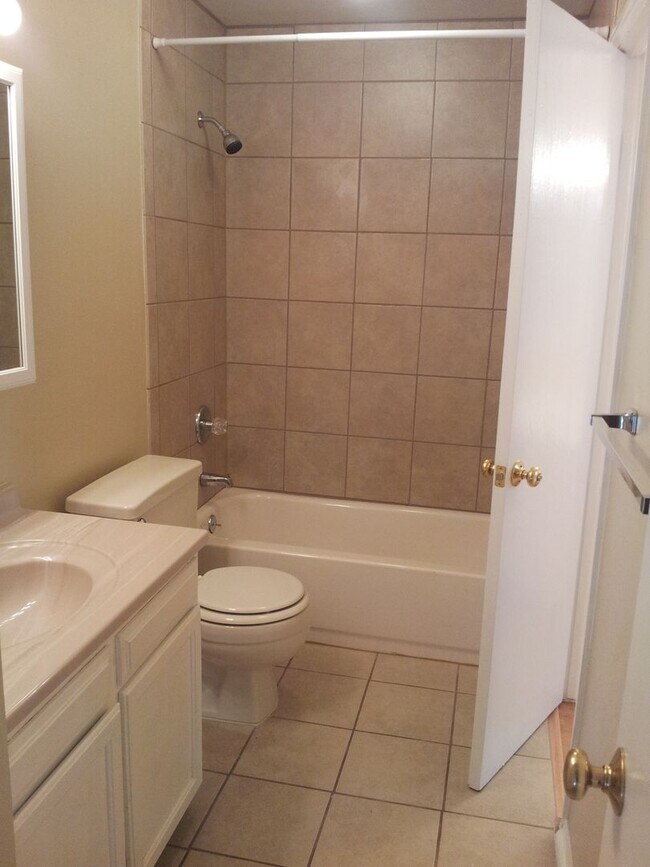 Foto del edificio - ON THE MARKET AGAIN! Woodglen Split level ...