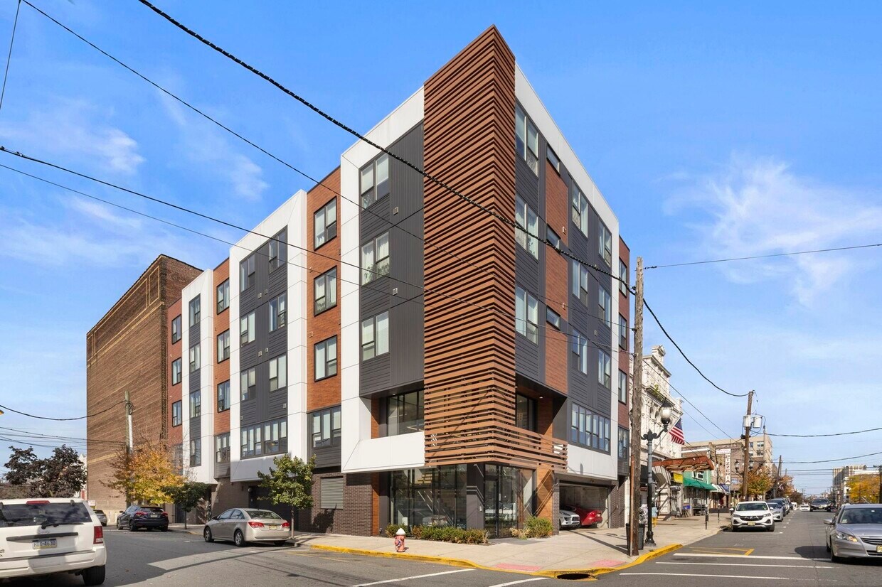 Primary Photo - 6401 Park Ave