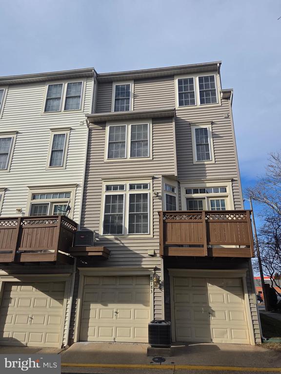 Building Photo - 8183 Skelton Cir