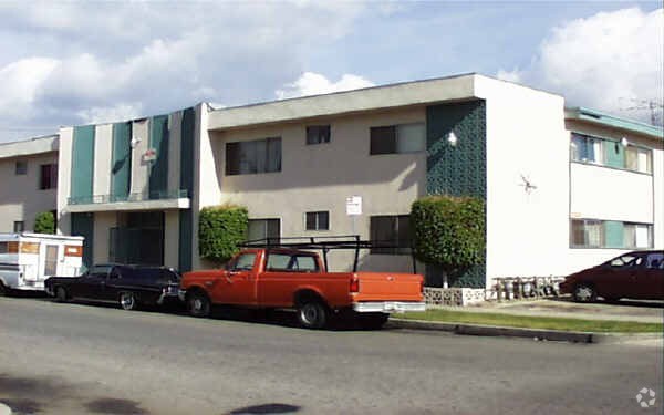 Exterior - 6734 Bakman Ave