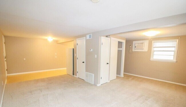 Foto del edificio - 2102 Sloan St