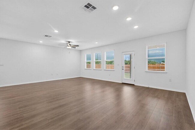 Building Photo - 1204 Purple Martin Dr