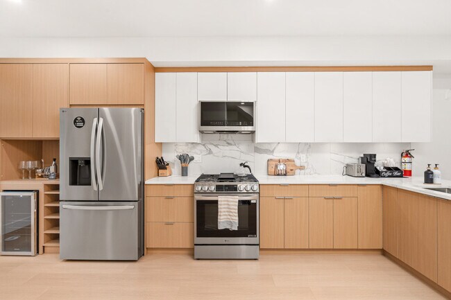 Building Photo - 6983-6204 204 St