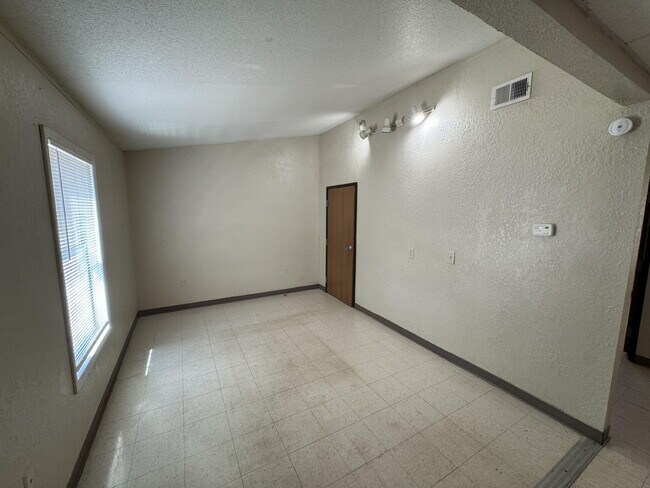 Foto del edificio - 5925 E Private Rd 6575