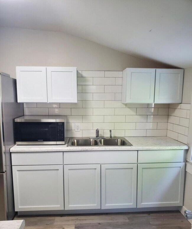 Photo - 305 Pearl St House