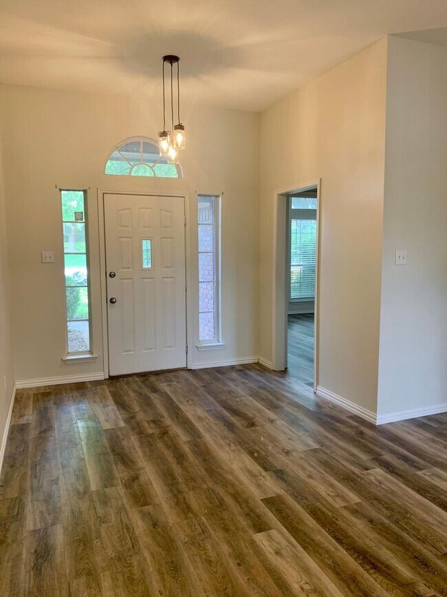 Building Photo - 1632 Whiterock Dr