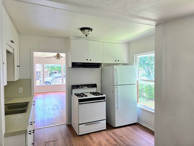 Foto del edificio - 3612 Pine Ave