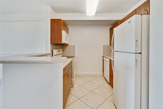 Building Photo - 2550 SW 27th Ave