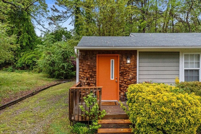 Building Photo - Spacious 3 Bedroom, 2 bath Ranch in North ...