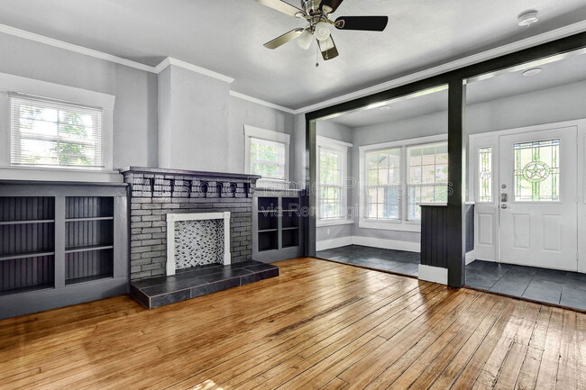 Building Photo - 105 W Morton St