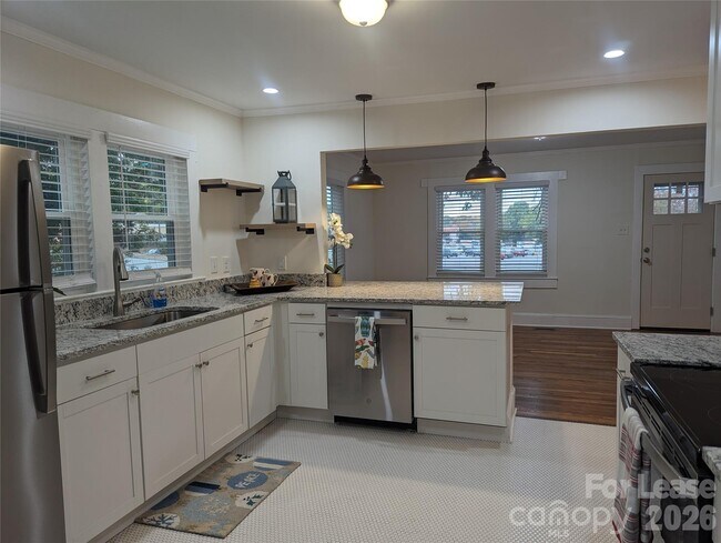 Foto del edificio - 215 Eastside Dr