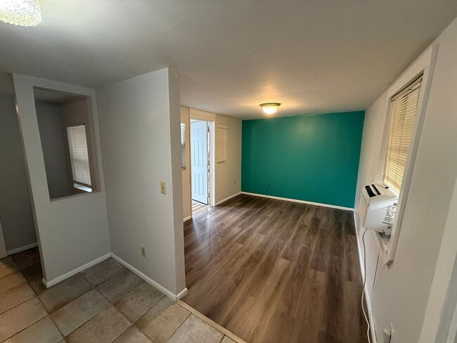 Building Photo - 1233 Virginia Dr