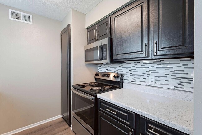 Building Photo - 531 Bedford Rd