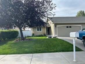 Building Photo - 3120 N Daffadil Dr